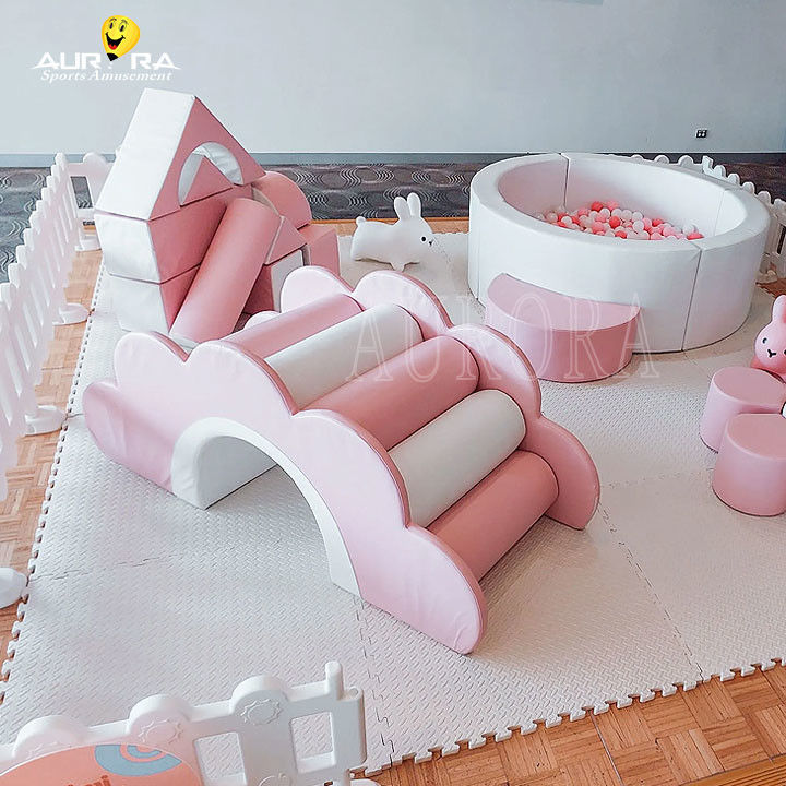 Pastel Pink Putih Anak-anak Soft Play Peralatan Non-Toksik Indoor Soft Play Climbers