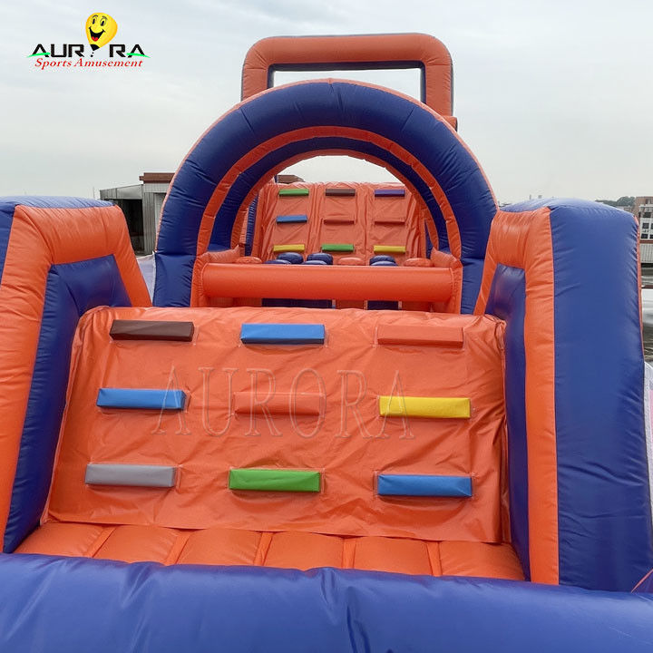 PVC Outdoor Inflatable Obstacle Course Bounce House Tidak beracun Merah Biru Warna