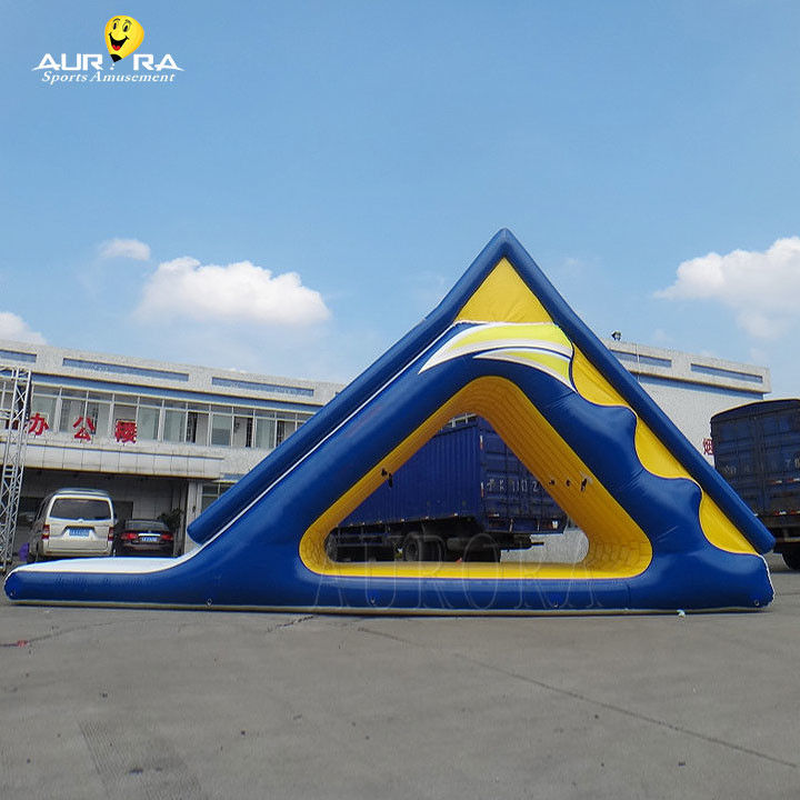 Outdoor Party Inflatable Water Toys Floating Water Slide Climbing Wall Tower Untuk Laut