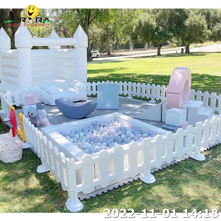 Soft Play Equipment Set Kids Putih Indoor dan Outdoor Playground Dengan Bounce House
