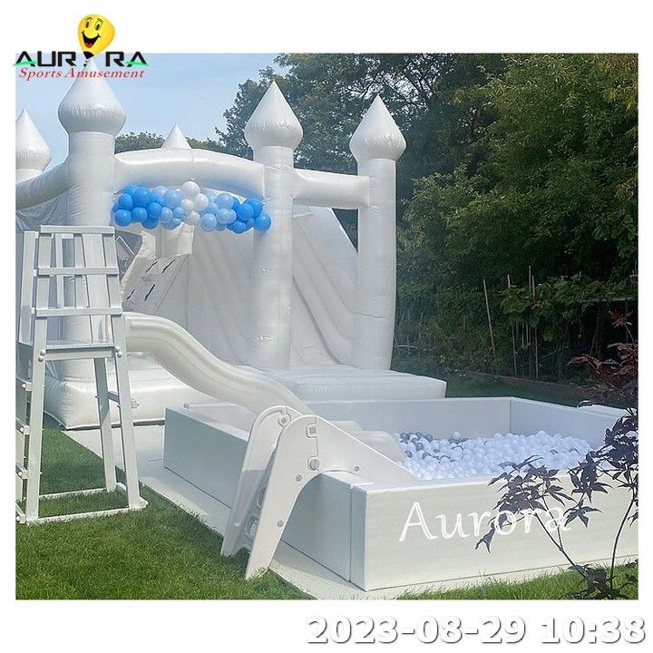 Kayu Frame Inflatable Soft Play Peralatan Anak-anak Sets Bubble Dome Bouncy Castle Bouncer Putih