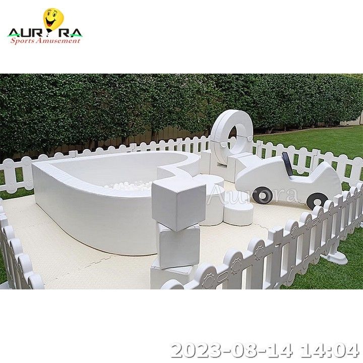 Foam Mat Indoor Soft Play Bentuk Hati Indoor Playground White Ball Pit