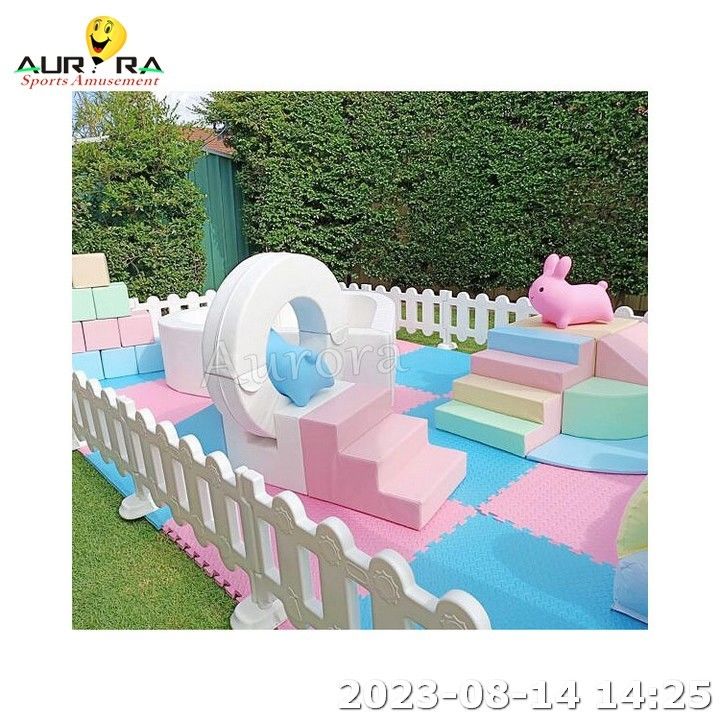 Foam Mat Indoor Soft Play Bentuk Hati Indoor Playground White Ball Pit
