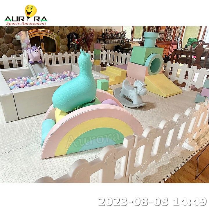 Putih Hijau Anak-anak Soft Play Foam Blok Bermain Set Dengan Bola Pit Soft Play Peralatan