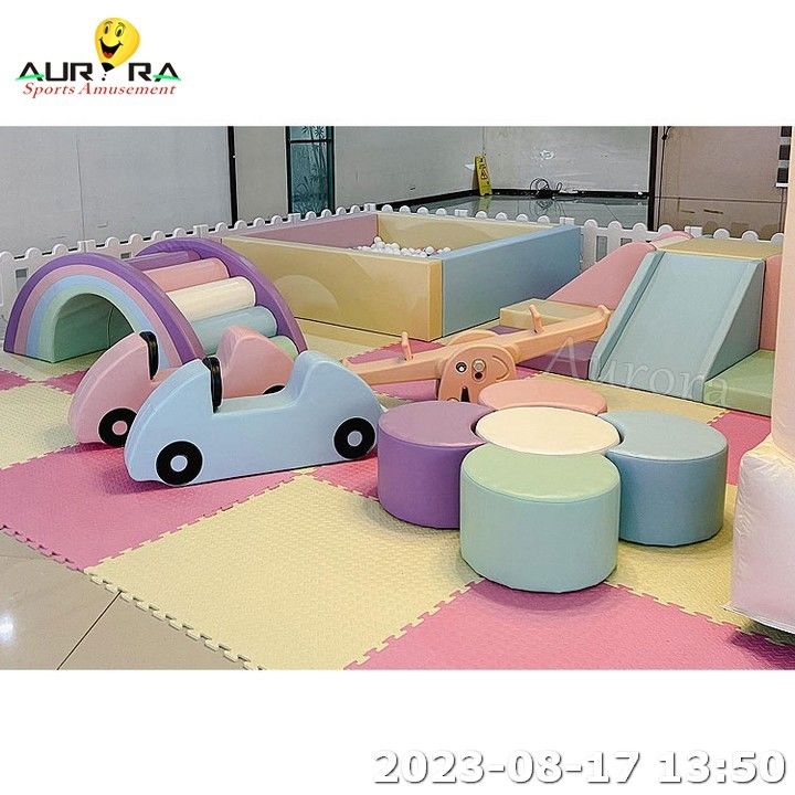 Karpet merah muda Bola persegi berwarna-warni Kolam renang Rainbow Bridge Bunga Perlengkapan Soft Play