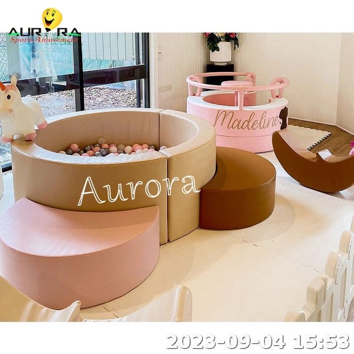 Anak kecil Inflatable Soft Play Outdoor Bounce House Indoor Play Area Lembut Warna Pink