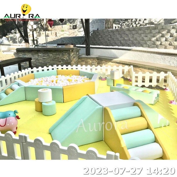 Hitam Merah Anak-anak Indoor Soft Play Bayi Menekuk Blok Soft Play Listrik Soft Play