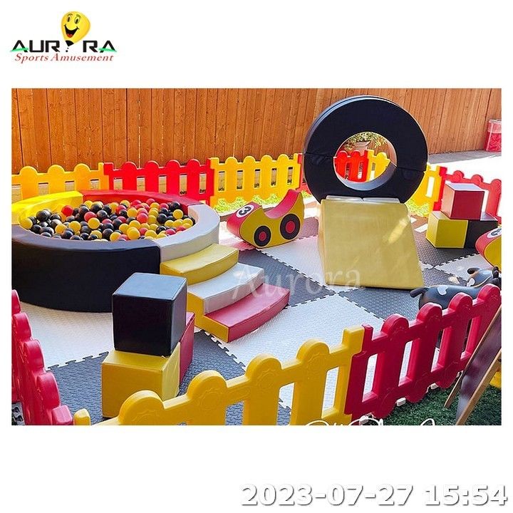 Hitam Merah Anak-anak Indoor Soft Play Bayi Menekuk Blok Soft Play Listrik Soft Play