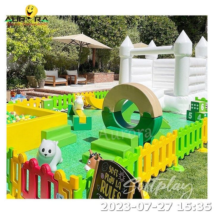 Tempat bermain di luar ruangan Soft Play Dengan Pagar Dengan White Bounce House Soft Play Sets