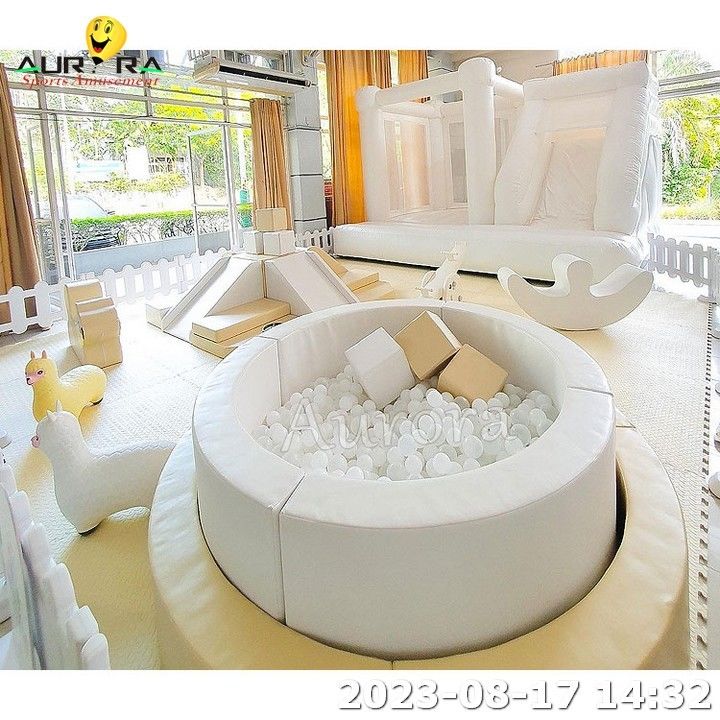 Soft Play Bounce Rumah Sewa Outdoor Soft Play Dengan Slide Dan Bola Pit Putih