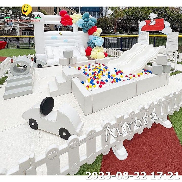 Soft Play Bounce Rumah Sewa Outdoor Soft Play Dengan Slide Dan Bola Pit Putih