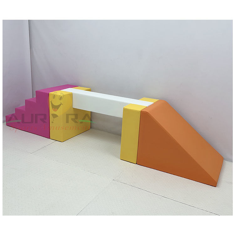 Peralatan Soft Play Oranye dengan Bola Pit dan Slide Rose Merah Soft Playground Indoor