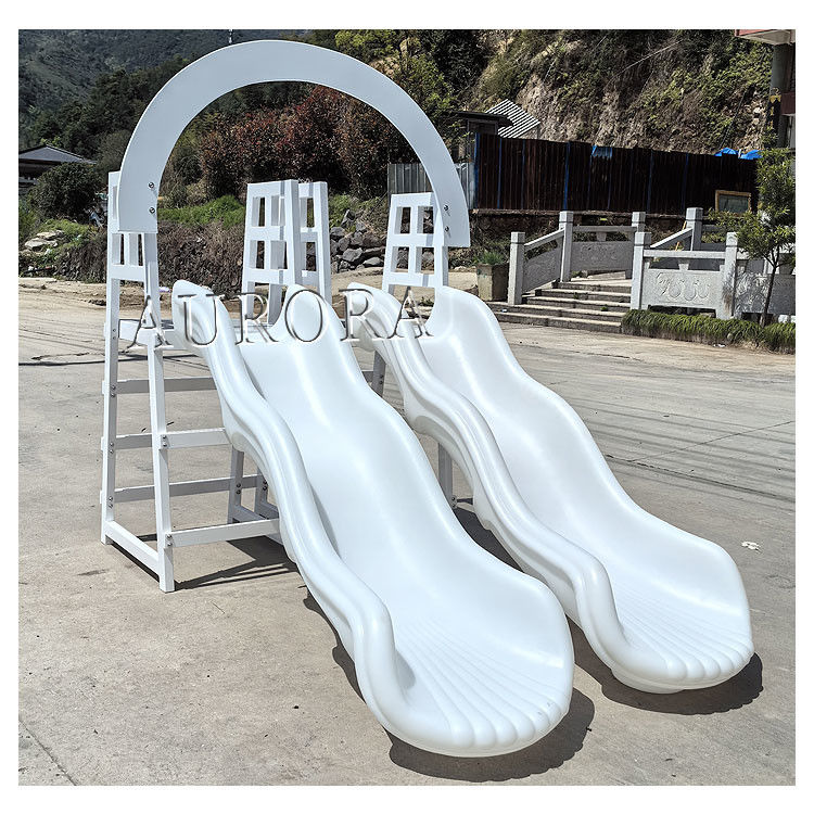 Outdoor Double Slide Dengan Arch White Soft Play Equipment Plastik Slide Anak-anak Bermain Slide
